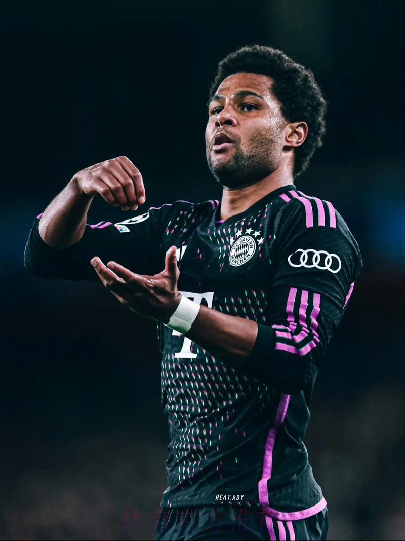 记者:皇马也在关注格纳布里 球员仍有可能续约 记者:皇马也在关注格纳布里 球员仍有可能续约